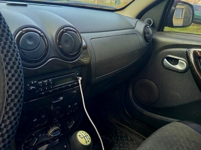 Рено Дастер, объемом двигателя 1.8 л и пробегом 200 тыс. км за 7800 $, фото 4 на Automoto.ua