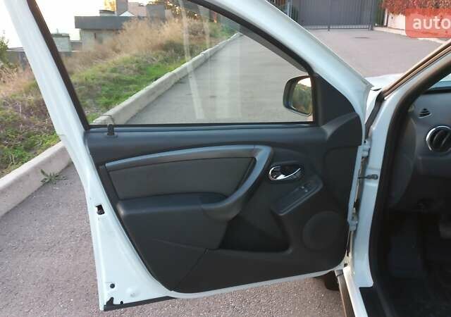 Рено Дастер, объемом двигателя 1.6 л и пробегом 170 тыс. км за 11300 $, фото 10 на Automoto.ua