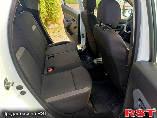 Рено Дастер, объемом двигателя 1.5 л и пробегом 90 тыс. км за 13950 $, фото 4 на Automoto.ua