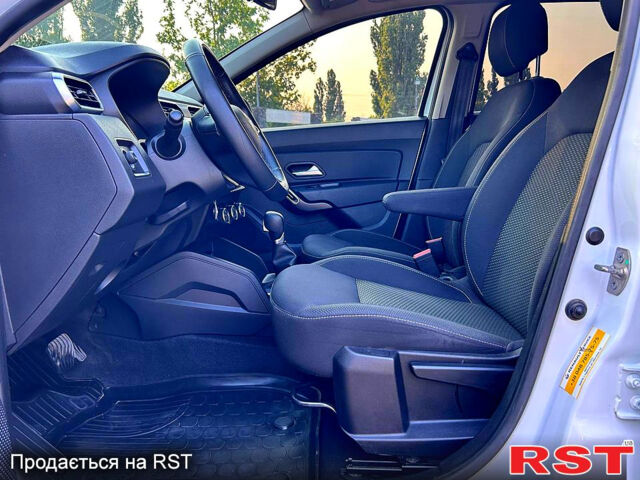 Рено Дастер, объемом двигателя 1.5 л и пробегом 80 тыс. км за 15200 $, фото 8 на Automoto.ua