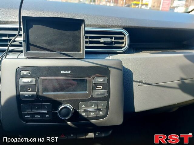 Рено Дастер, объемом двигателя 1.6 л и пробегом 108 тыс. км за 14800 $, фото 9 на Automoto.ua