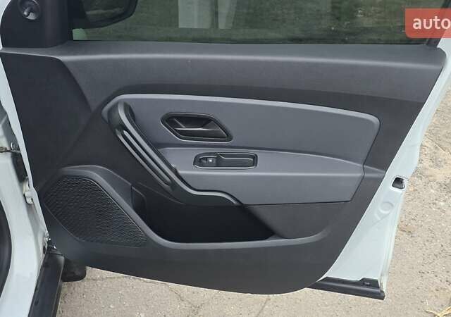 Рено Дастер, объемом двигателя 1.6 л и пробегом 96 тыс. км за 15700 $, фото 17 на Automoto.ua