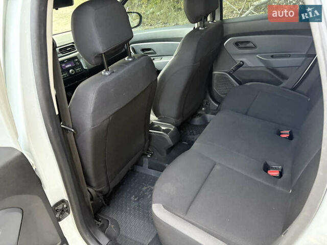 Рено Дастер, объемом двигателя 1.5 л и пробегом 27 тыс. км за 15300 $, фото 10 на Automoto.ua