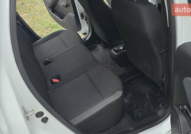 Рено Дастер, объемом двигателя 1.6 л и пробегом 96 тыс. км за 15700 $, фото 14 на Automoto.ua