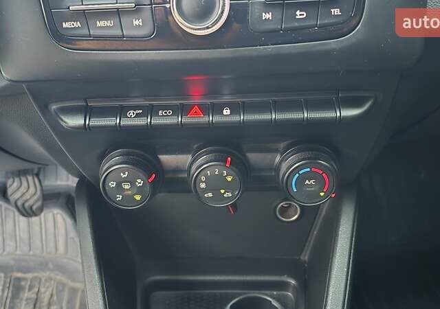 Рено Дастер, объемом двигателя 1.6 л и пробегом 96 тыс. км за 15700 $, фото 12 на Automoto.ua