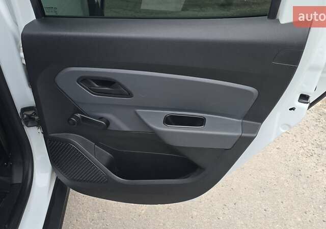 Рено Дастер, объемом двигателя 1.6 л и пробегом 96 тыс. км за 15700 $, фото 21 на Automoto.ua