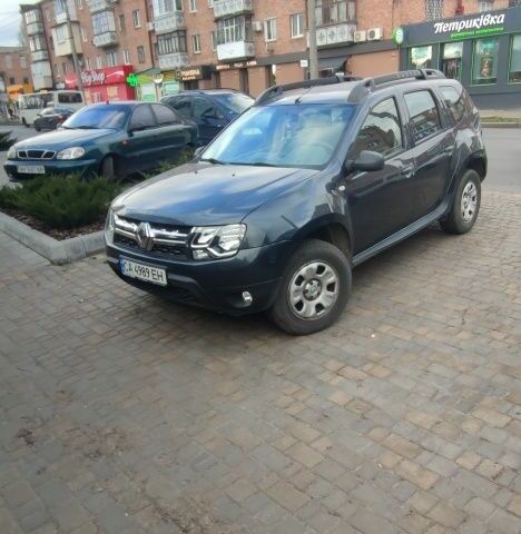 Серый Рено Дастер, объемом двигателя 0 л и пробегом 42 тыс. км за 11000 $, фото 2 на Automoto.ua