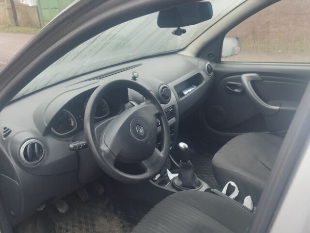 Серый Рено Дастер, объемом двигателя 1.5 л и пробегом 245 тыс. км за 7200 $, фото 3 на Automoto.ua