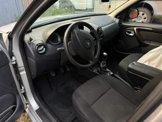 Серый Рено Дастер, объемом двигателя 1.5 л и пробегом 169 тыс. км за 8000 $, фото 7 на Automoto.ua