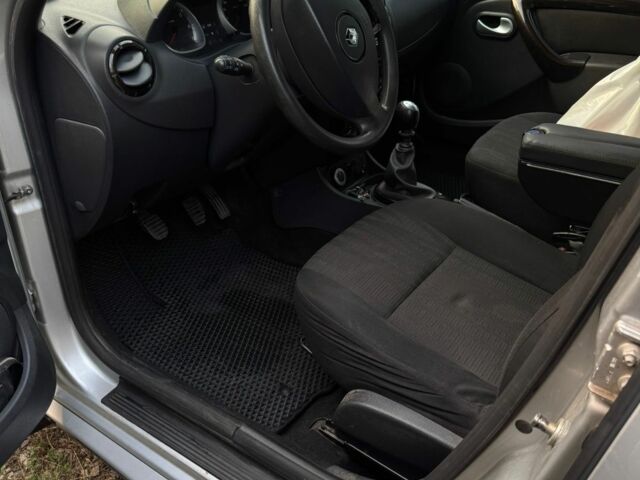 Серый Рено Дастер, объемом двигателя 1.5 л и пробегом 169 тыс. км за 8000 $, фото 5 на Automoto.ua