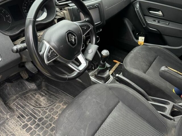 Серый Рено Дастер, объемом двигателя 1.5 л и пробегом 250 тыс. км за 8500 $, фото 4 на Automoto.ua