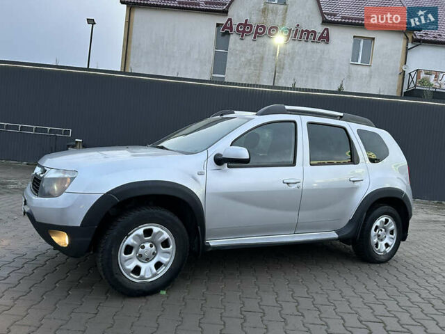 Серый Рено Дастер, объемом двигателя 1.6 л и пробегом 140 тыс. км за 10369 $, фото 2 на Automoto.ua