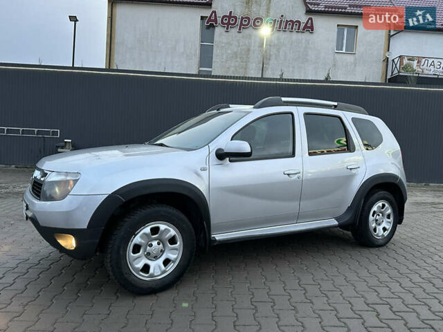 Серый Рено Дастер, объемом двигателя 1.6 л и пробегом 140 тыс. км за 10369 $, фото 3 на Automoto.ua