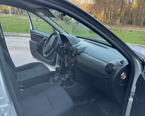 Серый Рено Дастер, объемом двигателя 1.6 л и пробегом 184 тыс. км за 7390 $, фото 15 на Automoto.ua