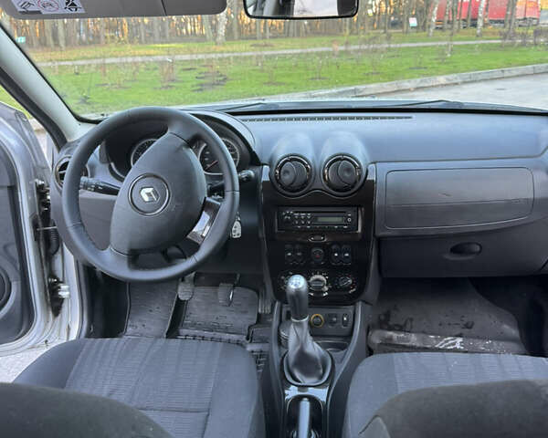 Серый Рено Дастер, объемом двигателя 1.6 л и пробегом 184 тыс. км за 7390 $, фото 11 на Automoto.ua