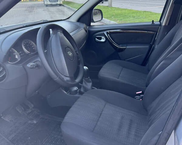 Серый Рено Дастер, объемом двигателя 1.6 л и пробегом 184 тыс. км за 7390 $, фото 14 на Automoto.ua