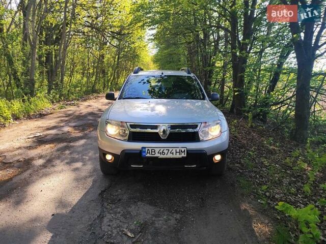 Серый Рено Дастер, объемом двигателя 1.6 л и пробегом 205 тыс. км за 7950 $, фото 2 на Automoto.ua