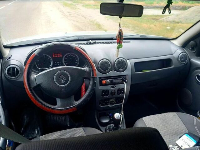 Серый Рено Дастер, объемом двигателя 1.5 л и пробегом 185 тыс. км за 8100 $, фото 4 на Automoto.ua