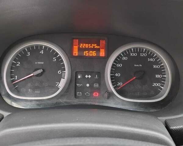 Сірий Рено Дастер, об'ємом двигуна 1.6 л та пробігом 229 тис. км за 7500 $, фото 19 на Automoto.ua