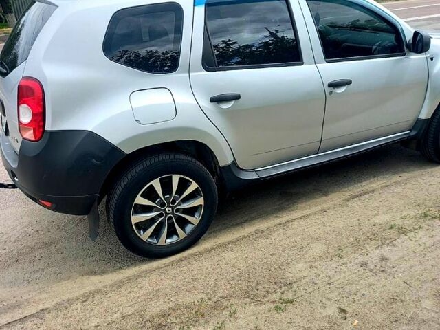 Серый Рено Дастер, объемом двигателя 1.5 л и пробегом 185 тыс. км за 8100 $, фото 3 на Automoto.ua