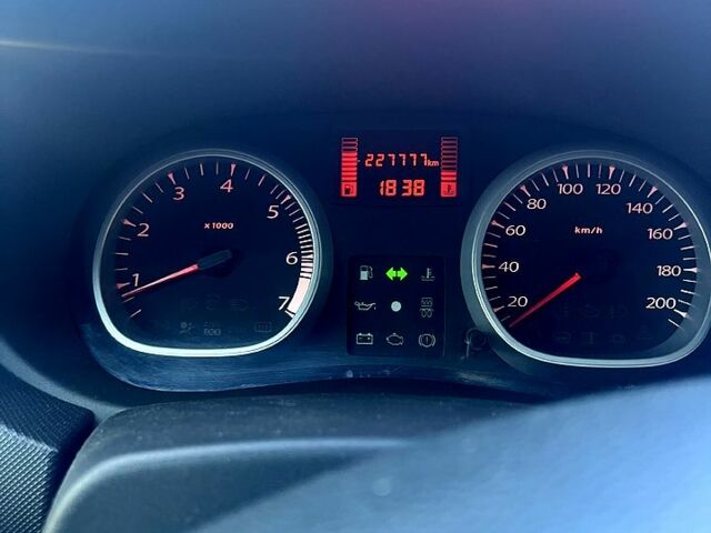 Серый Рено Дастер, объемом двигателя 1.5 л и пробегом 185 тыс. км за 8100 $, фото 1 на Automoto.ua