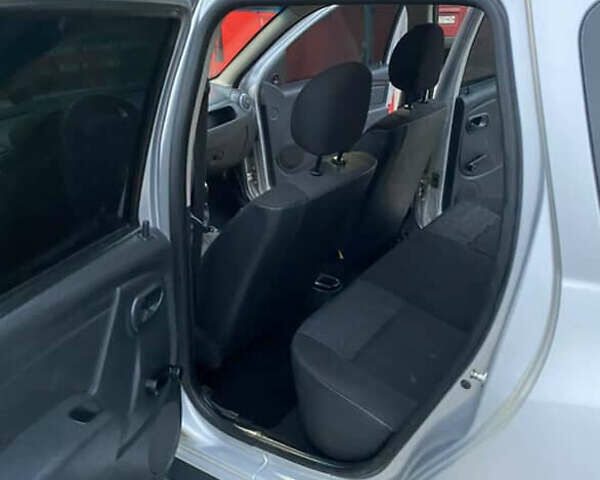 Серый Рено Дастер, объемом двигателя 1.6 л и пробегом 265 тыс. км за 7000 $, фото 6 на Automoto.ua