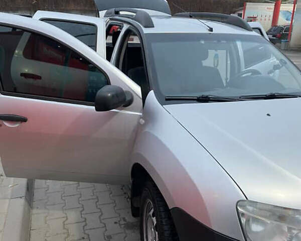 Серый Рено Дастер, объемом двигателя 1.6 л и пробегом 265 тыс. км за 7000 $, фото 2 на Automoto.ua