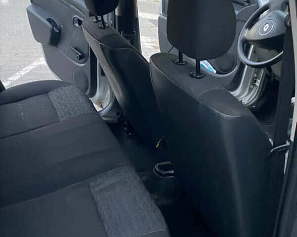 Серый Рено Дастер, объемом двигателя 1.6 л и пробегом 265 тыс. км за 7000 $, фото 4 на Automoto.ua