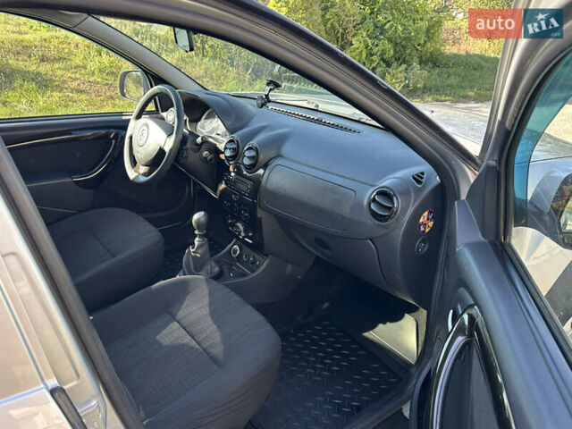 Сірий Рено Дастер, об'ємом двигуна 1.6 л та пробігом 115 тис. км за 8900 $, фото 11 на Automoto.ua