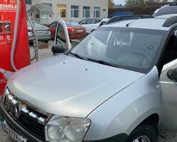 Серый Рено Дастер, объемом двигателя 1.6 л и пробегом 265 тыс. км за 7000 $, фото 1 на Automoto.ua