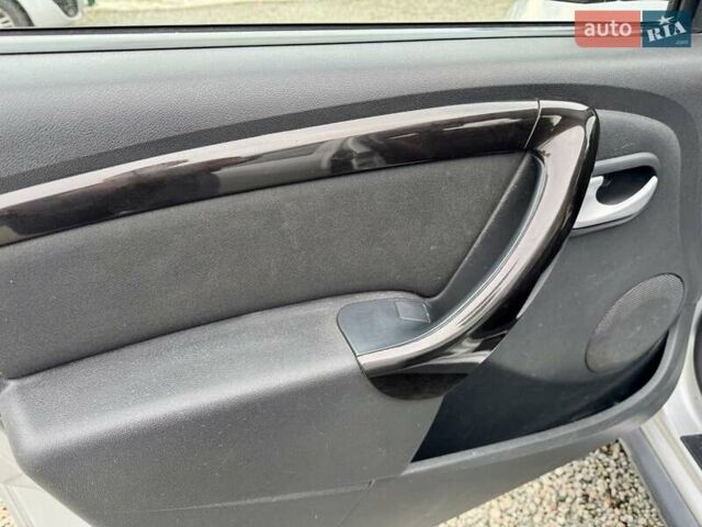 Рено Дастер 2011 в Сумах на Automoto.ua Серый Рено Дастер, объемом двигателя 1.6 л и пробегом 137 тыс. км за 8499 $, фото 23 на Automoto.ua