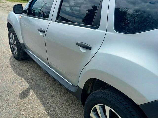 Серый Рено Дастер, объемом двигателя 1.5 л и пробегом 185 тыс. км за 8100 $, фото 2 на Automoto.ua