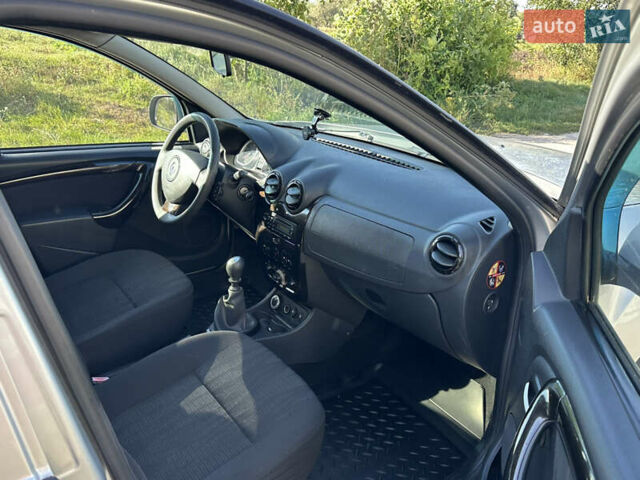 Сірий Рено Дастер, об'ємом двигуна 1.6 л та пробігом 115 тис. км за 8900 $, фото 9 на Automoto.ua