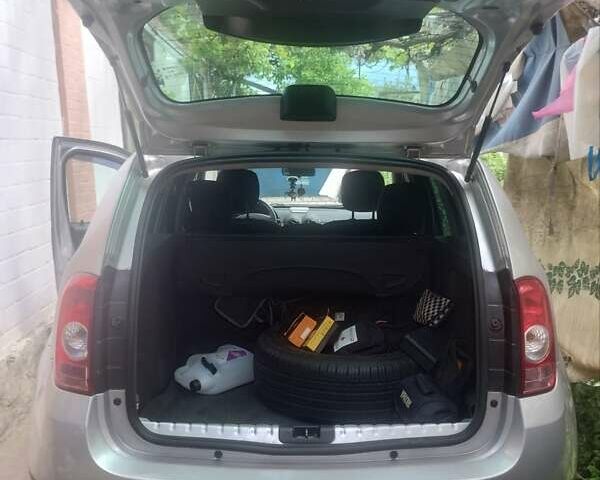 Серый Рено Дастер, объемом двигателя 1.6 л и пробегом 150 тыс. км за 9500 $, фото 5 на Automoto.ua