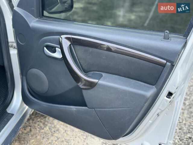 Серый Рено Дастер, объемом двигателя 1.6 л и пробегом 103 тыс. км за 9700 $, фото 29 на Automoto.ua