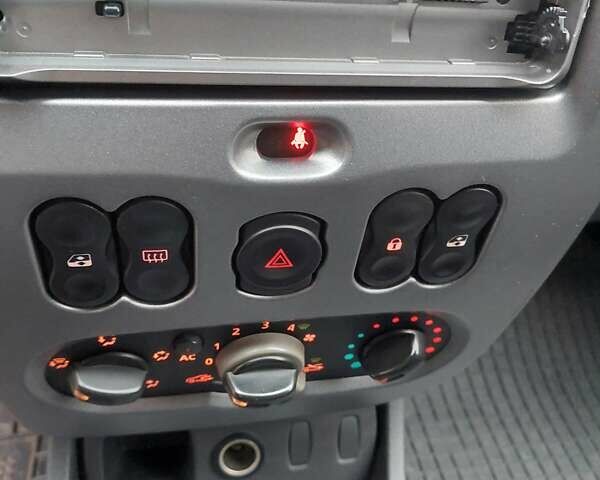 Серый Рено Дастер, объемом двигателя 1.46 л и пробегом 237 тыс. км за 9999 $, фото 8 на Automoto.ua