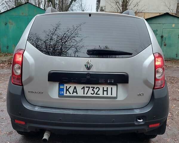 Серый Рено Дастер, объемом двигателя 1.46 л и пробегом 237 тыс. км за 9999 $, фото 2 на Automoto.ua