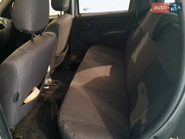 Серый Рено Дастер, объемом двигателя 1.6 л и пробегом 65 тыс. км за 10000 $, фото 7 на Automoto.ua