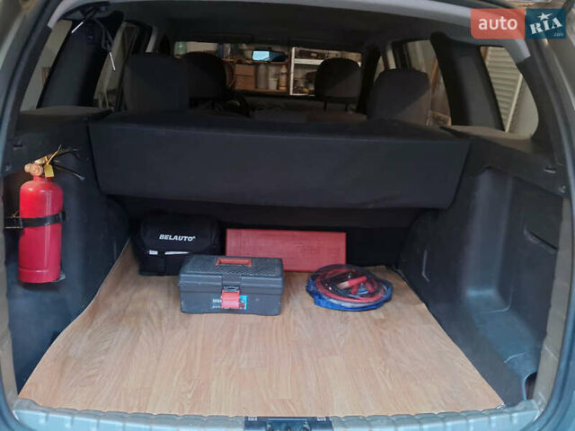 Серый Рено Дастер, объемом двигателя 1.6 л и пробегом 65 тыс. км за 10000 $, фото 5 на Automoto.ua