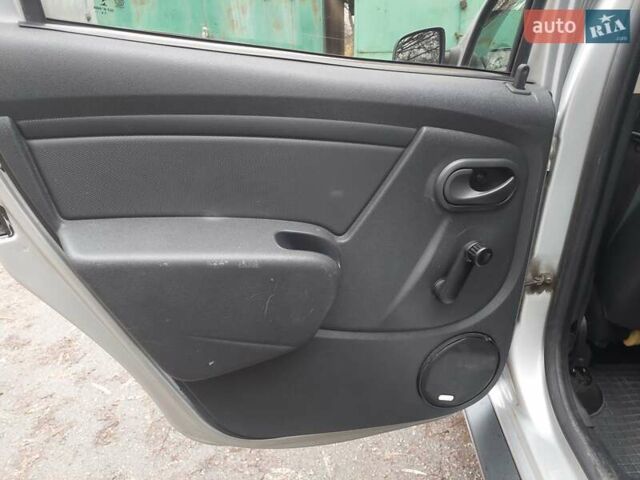 Серый Рено Дастер, объемом двигателя 1.46 л и пробегом 237 тыс. км за 9999 $, фото 14 на Automoto.ua