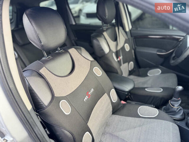 Серый Рено Дастер, объемом двигателя 1.6 л и пробегом 103 тыс. км за 9700 $, фото 32 на Automoto.ua