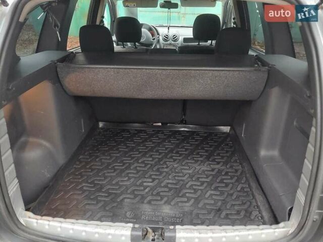 Серый Рено Дастер, объемом двигателя 1.46 л и пробегом 237 тыс. км за 9999 $, фото 3 на Automoto.ua