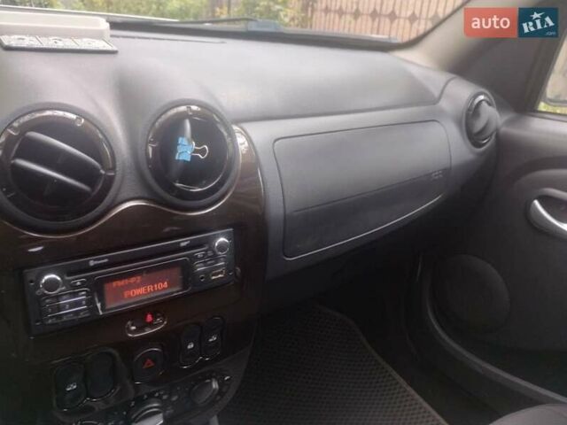 Серый Рено Дастер, объемом двигателя 1.6 л и пробегом 150 тыс. км за 9500 $, фото 7 на Automoto.ua
