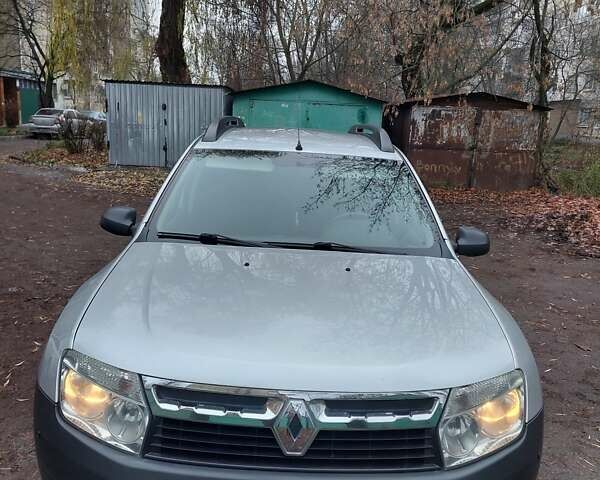 Серый Рено Дастер, объемом двигателя 1.46 л и пробегом 237 тыс. км за 9999 $, фото 1 на Automoto.ua