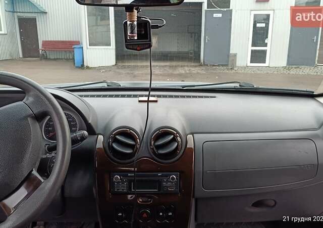 Серый Рено Дастер, объемом двигателя 1.46 л и пробегом 287 тыс. км за 7800 $, фото 6 на Automoto.ua