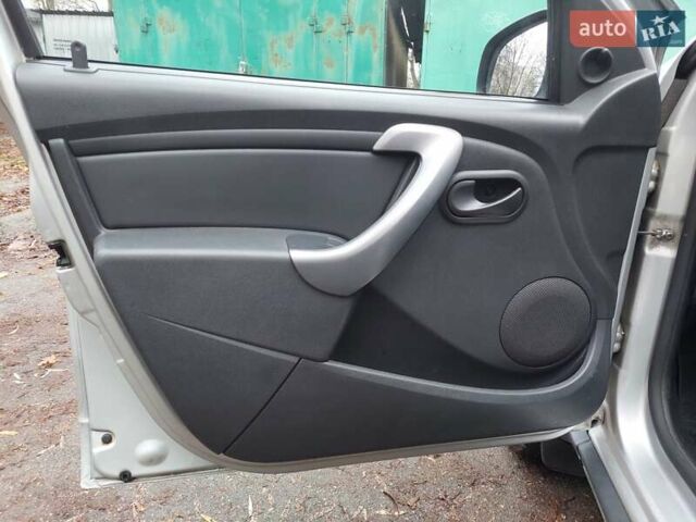 Серый Рено Дастер, объемом двигателя 1.46 л и пробегом 237 тыс. км за 9999 $, фото 13 на Automoto.ua