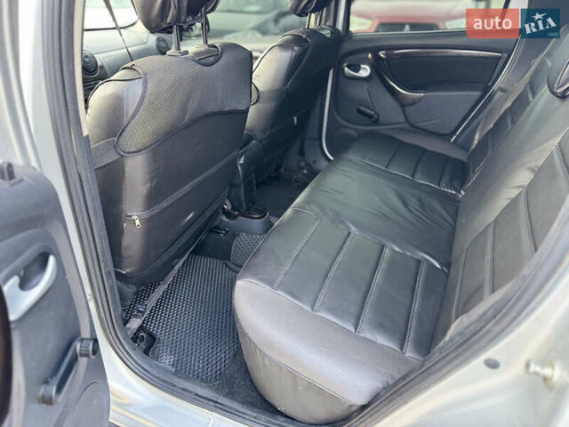 Серый Рено Дастер, объемом двигателя 1.6 л и пробегом 103 тыс. км за 9700 $, фото 39 на Automoto.ua