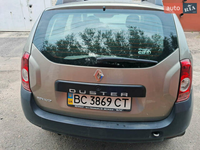 Серый Рено Дастер, объемом двигателя 1.6 л и пробегом 65 тыс. км за 10000 $, фото 3 на Automoto.ua