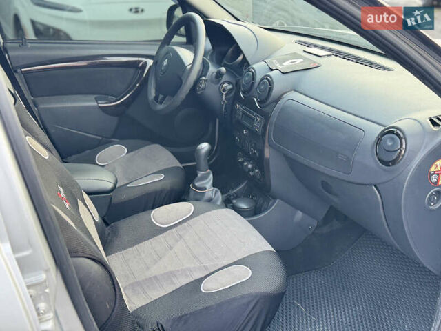 Серый Рено Дастер, объемом двигателя 1.6 л и пробегом 103 тыс. км за 9700 $, фото 28 на Automoto.ua