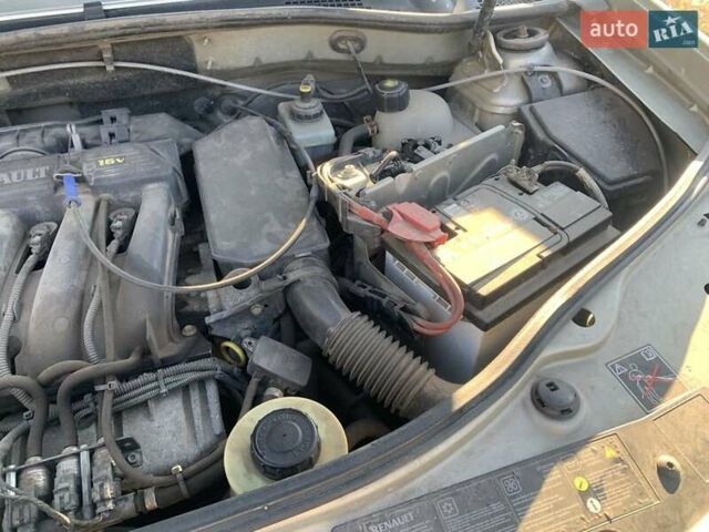 Рено Дастер 2012 в Сумах на Automoto.ua Серый Рено Дастер, объемом двигателя 1.6 л и пробегом 191 тыс. км за 7800 $, фото 6 на Automoto.ua